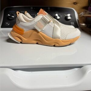 Sorel Women's Kinetic RNEGD Strap Sneaker